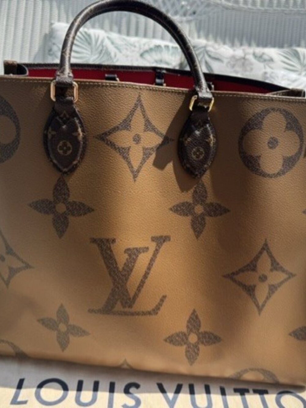 Louis Vuitton OnTheGo GM Tote – Giant Monogram (Authentic) - Picture 10 of 16